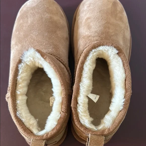 Ugg Tan Suede Ankle Boots with Faux Fur Lining 7 - Picture 5 of 5